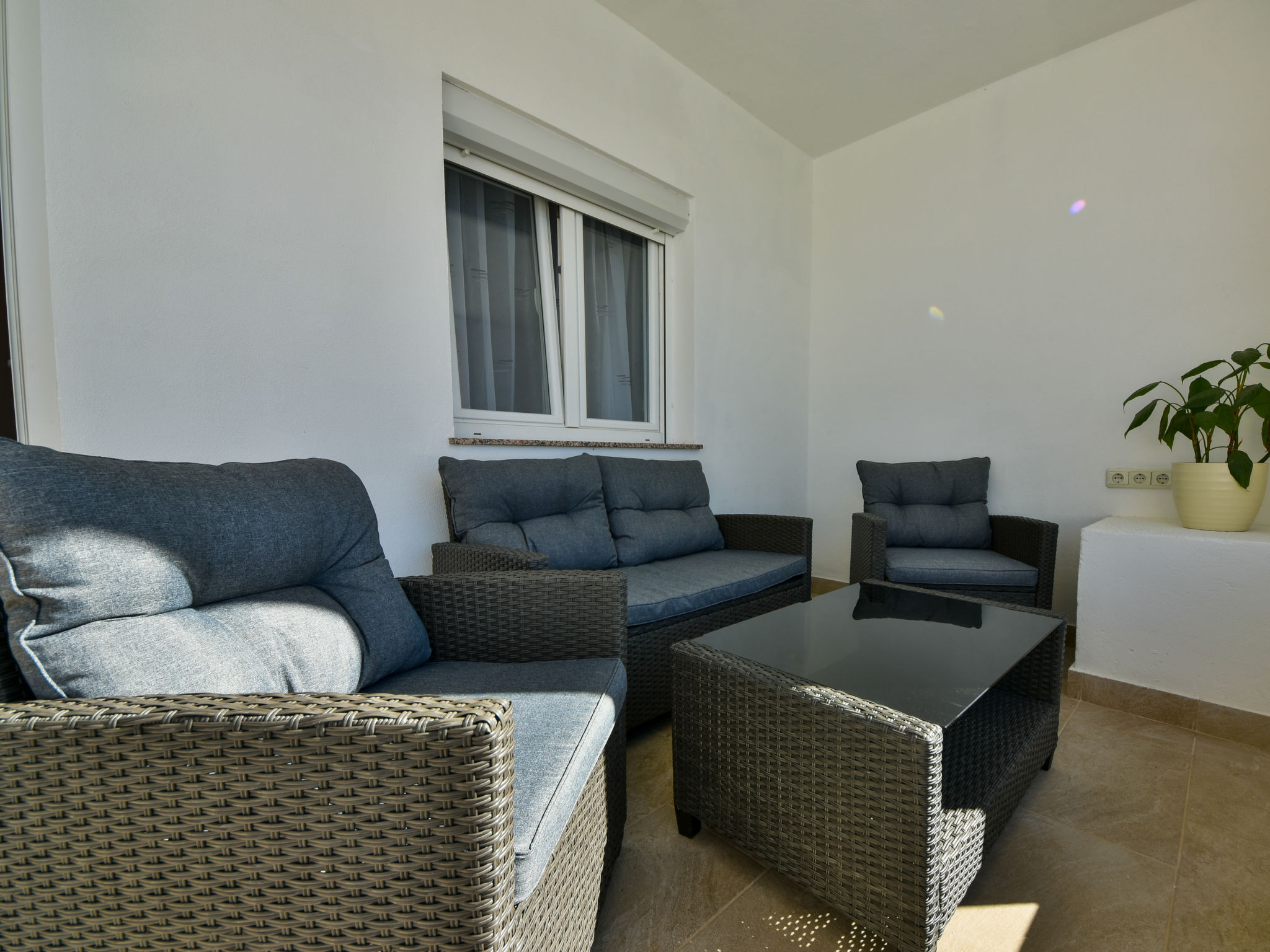 Zonovergoten villa met privézwembad op 130 meter van het rotsstrand in Maslenica - foto 32
