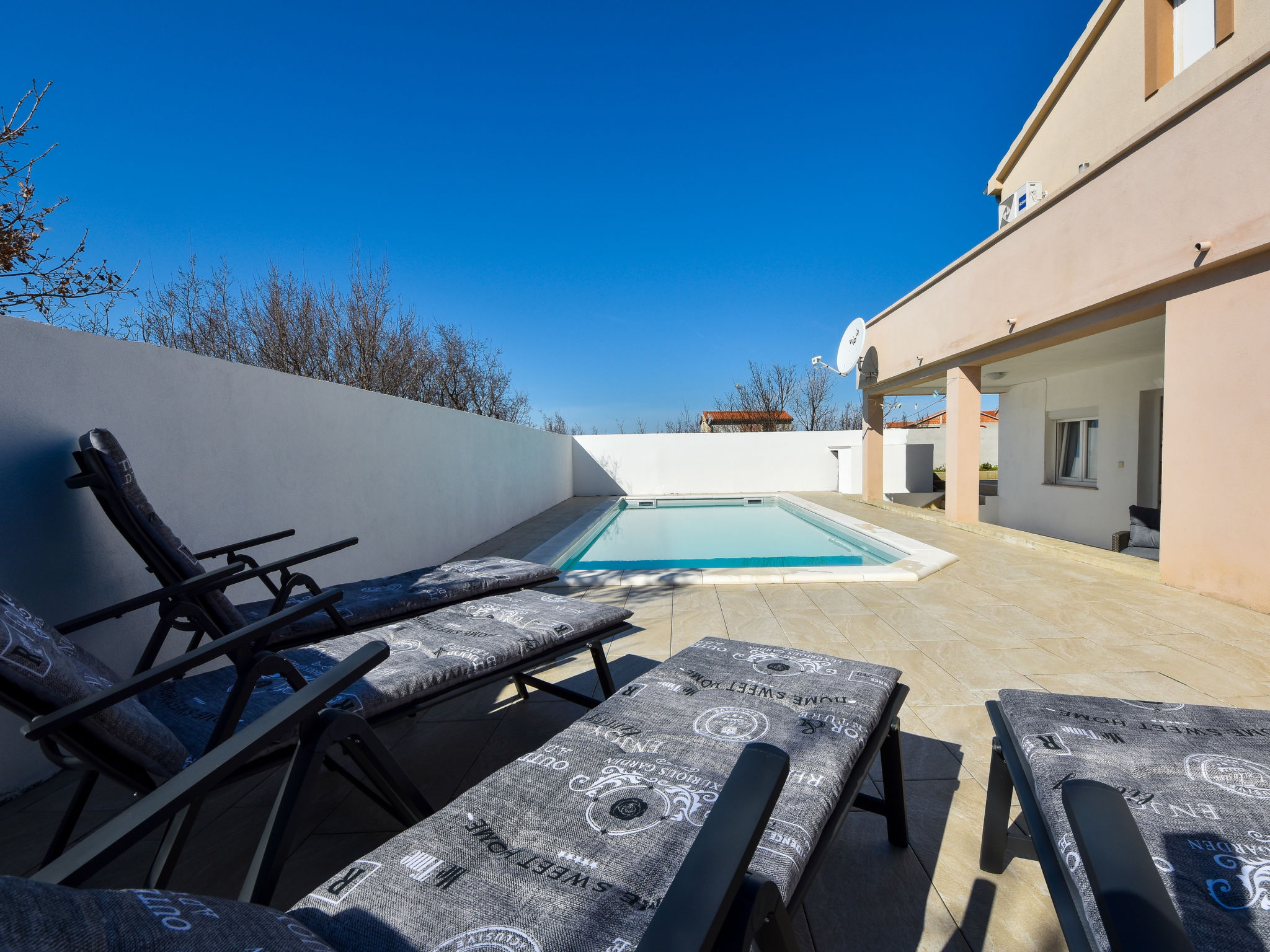 Zonovergoten villa met privézwembad op 130 meter van het rotsstrand in Maslenica - foto 30