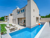 Nieuwe luxe villa met verwarmd privézwembad, 800m van zee bij Maslenica - thumbnail 1