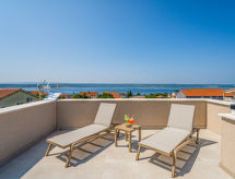Nieuwe luxe villa met verwarmd privézwembad, 800m van zee bij Maslenica - thumbnail 2
