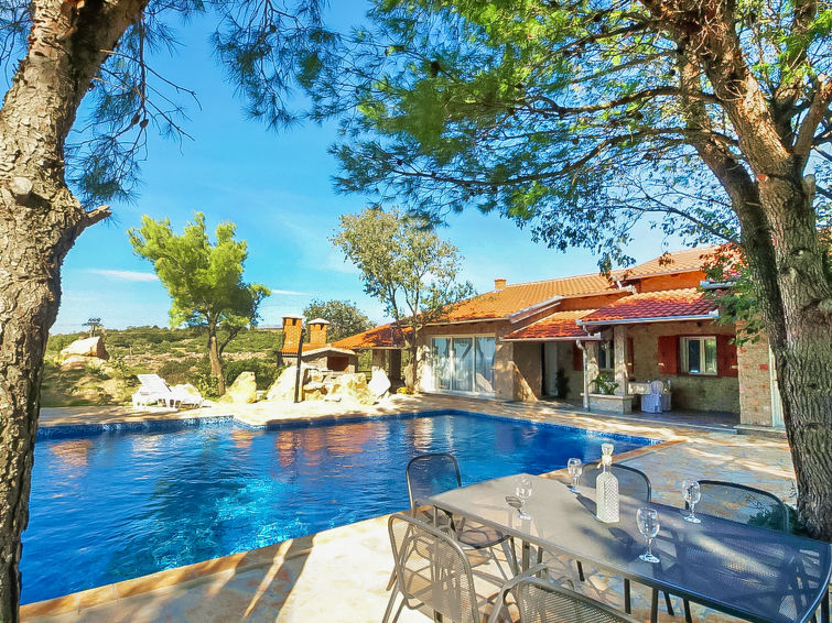 Privézwembad en rust in Villa Sandra, Obrovac in Obrovac