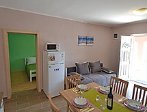 Appartement Ana: direct aan zee in Novigrad, op 20 meter van het strand - thumbnail 5