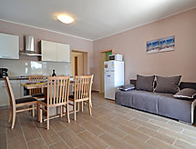 Appartement Ana: direct aan zee in Novigrad, op 20 meter van het strand - thumbnail 4