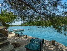Flatgebouw Mara: direct aan zee in Novigrad voor 6 personen - thumbnail 1