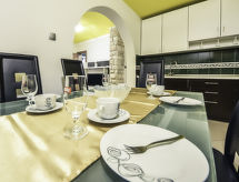 Appartement Anić: Uw serene toevluchtsoord direct aan zee in Novigrad - thumbnail 1