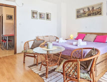 Appartement Matal: direct aan zee in Novigrad, op 15 meter van het strand - thumbnail 6