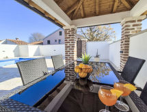 Vrijstaande woning Kristina met privézwembad bij Novigrad - thumbnail 3