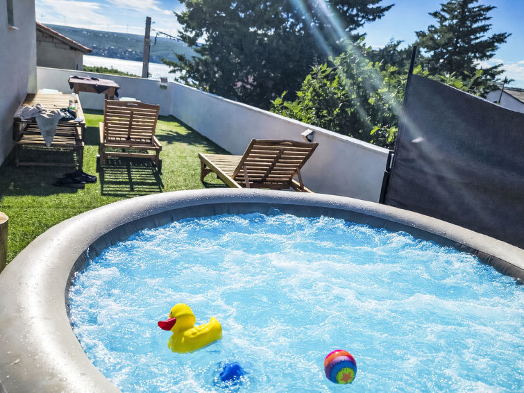 Appartement met whirlpool aan zee in Novigrad in Novigrad (Zadar)
