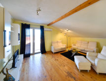 Karla: Zonovergoten appartement nabij zee en strand in Gornji Karin - thumbnail 2