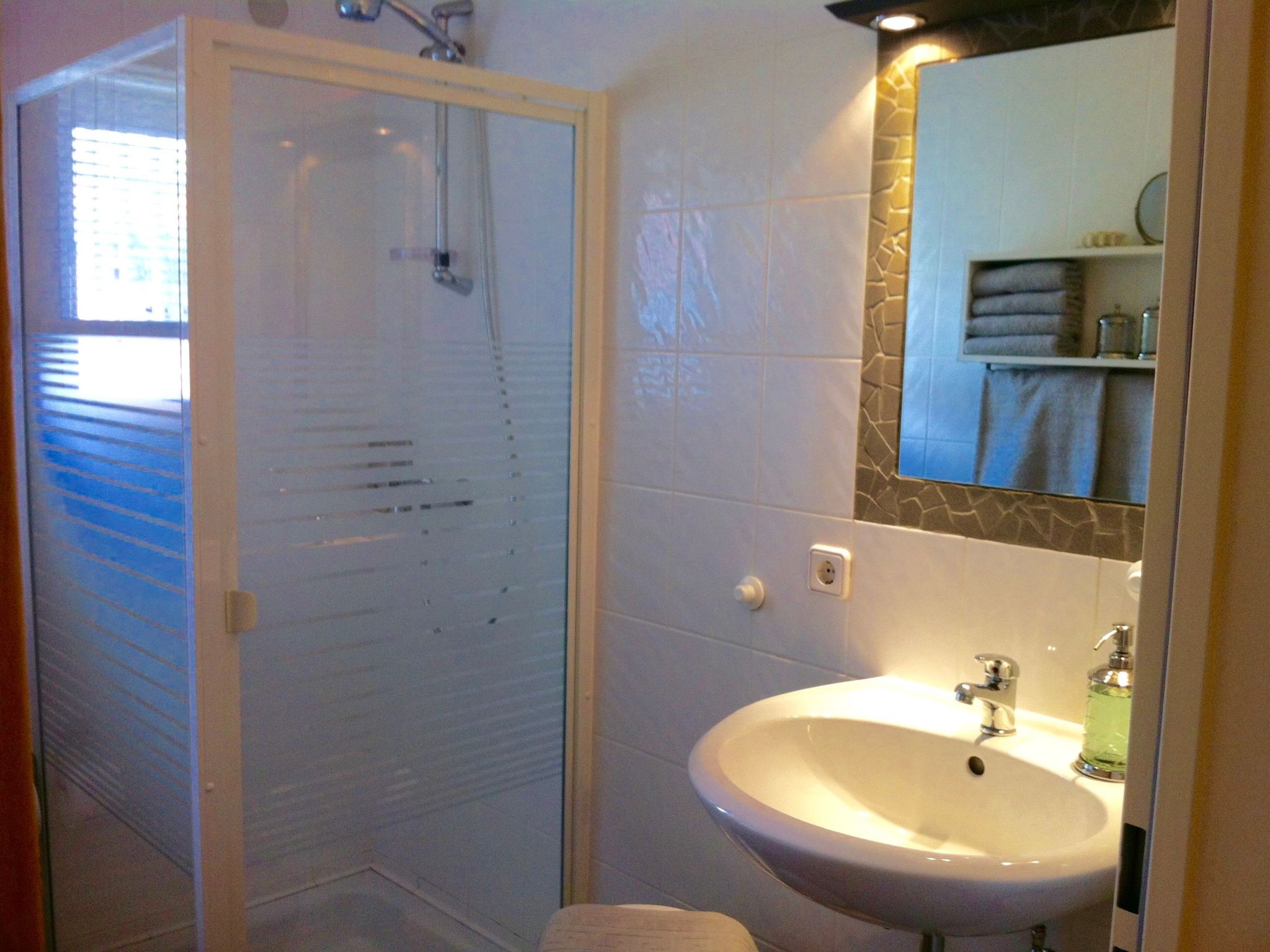 Schöne Ferienwohnung mit Balkon am Meer-Image-tags.info