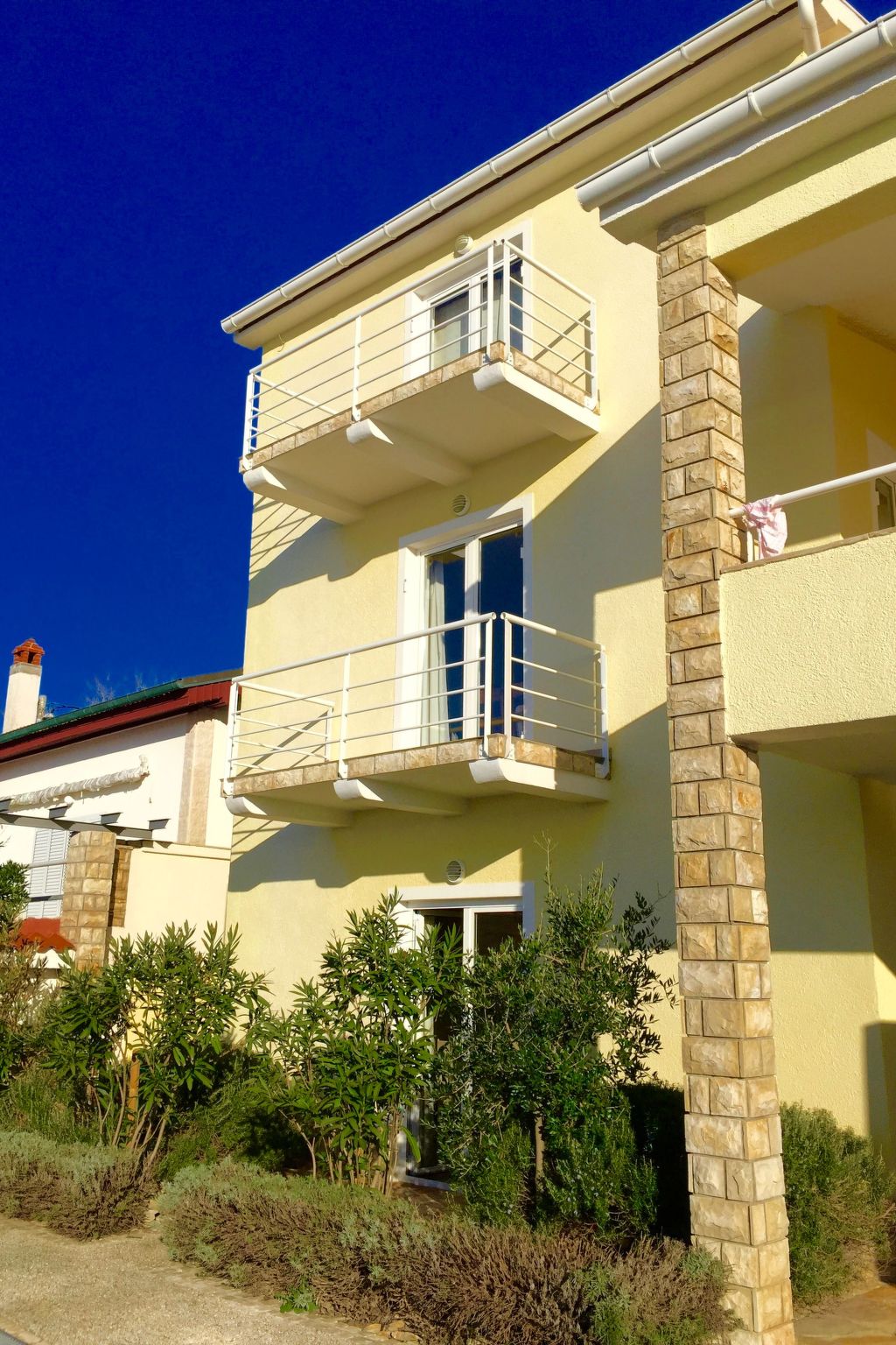 Schöne Ferienwohnung mit Balkon am Meer-Image-tags.info