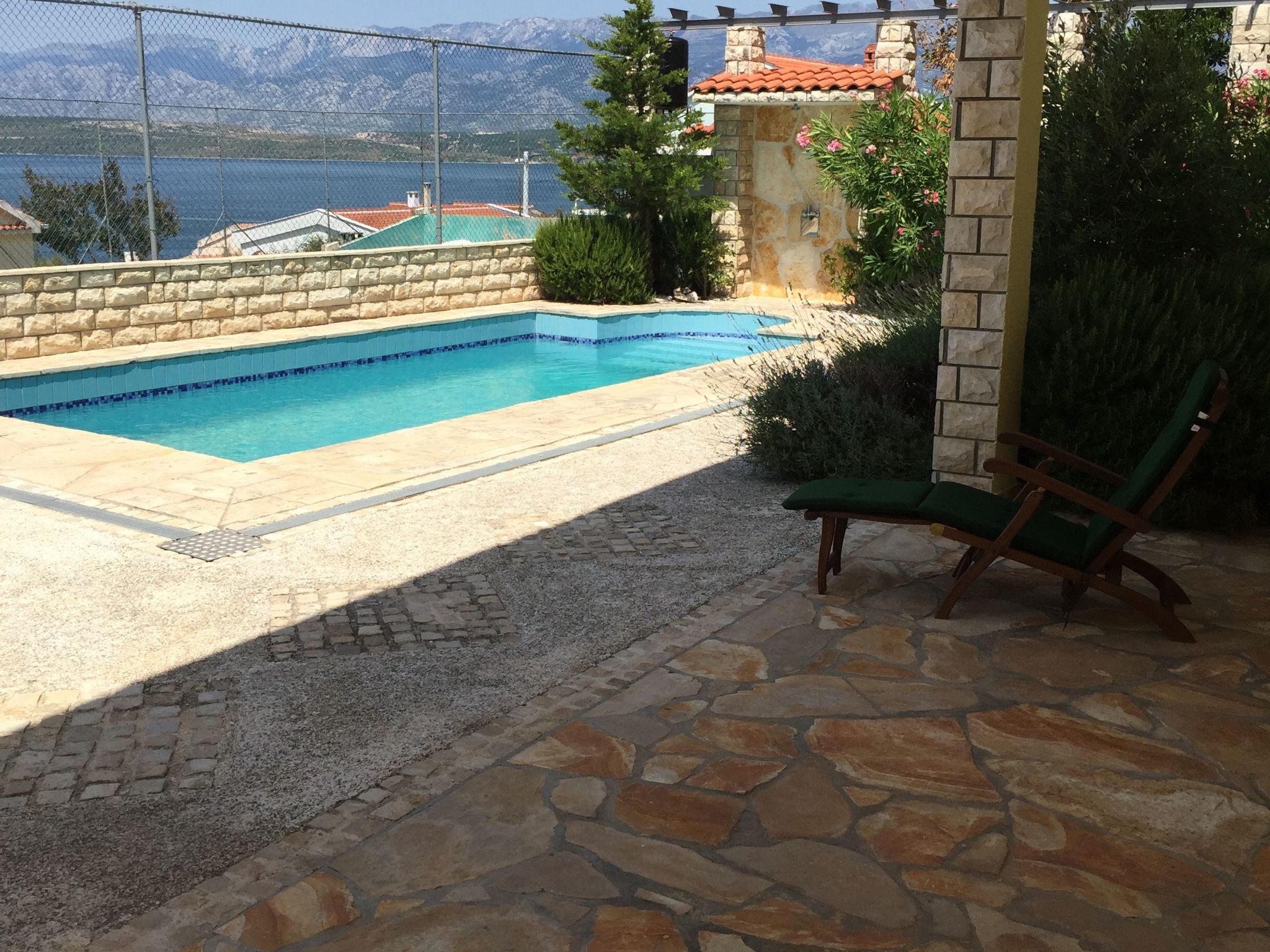 Wohnung in Novigrad mit Möblierter Terrasse