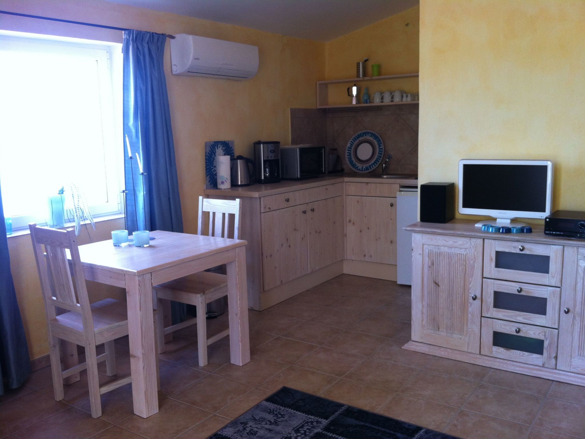 Charmantes Studio mit Balkon und Pool-Image-tags.info