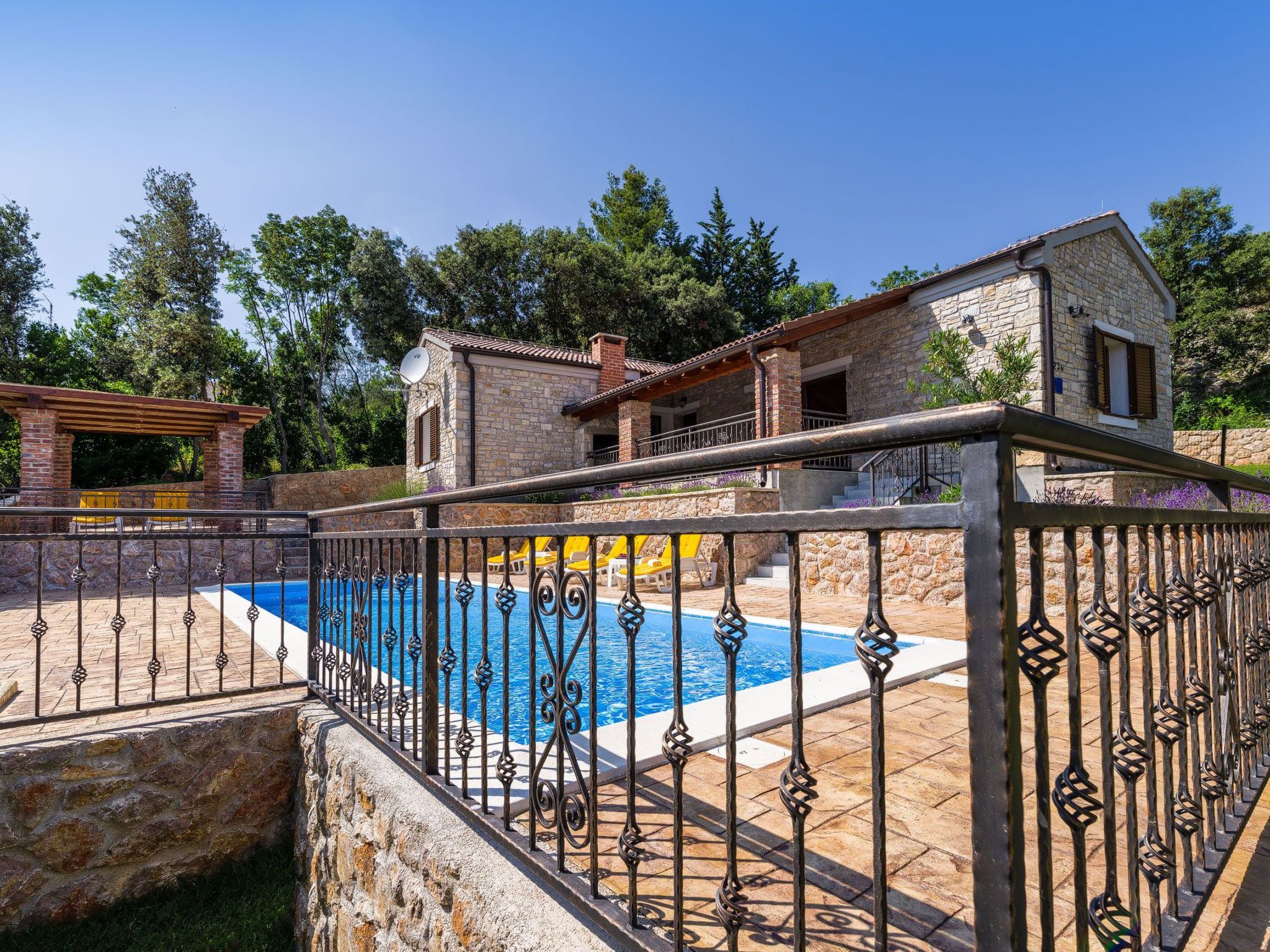 Ferienvilla Roko mit beheiztem Pool-Binnen