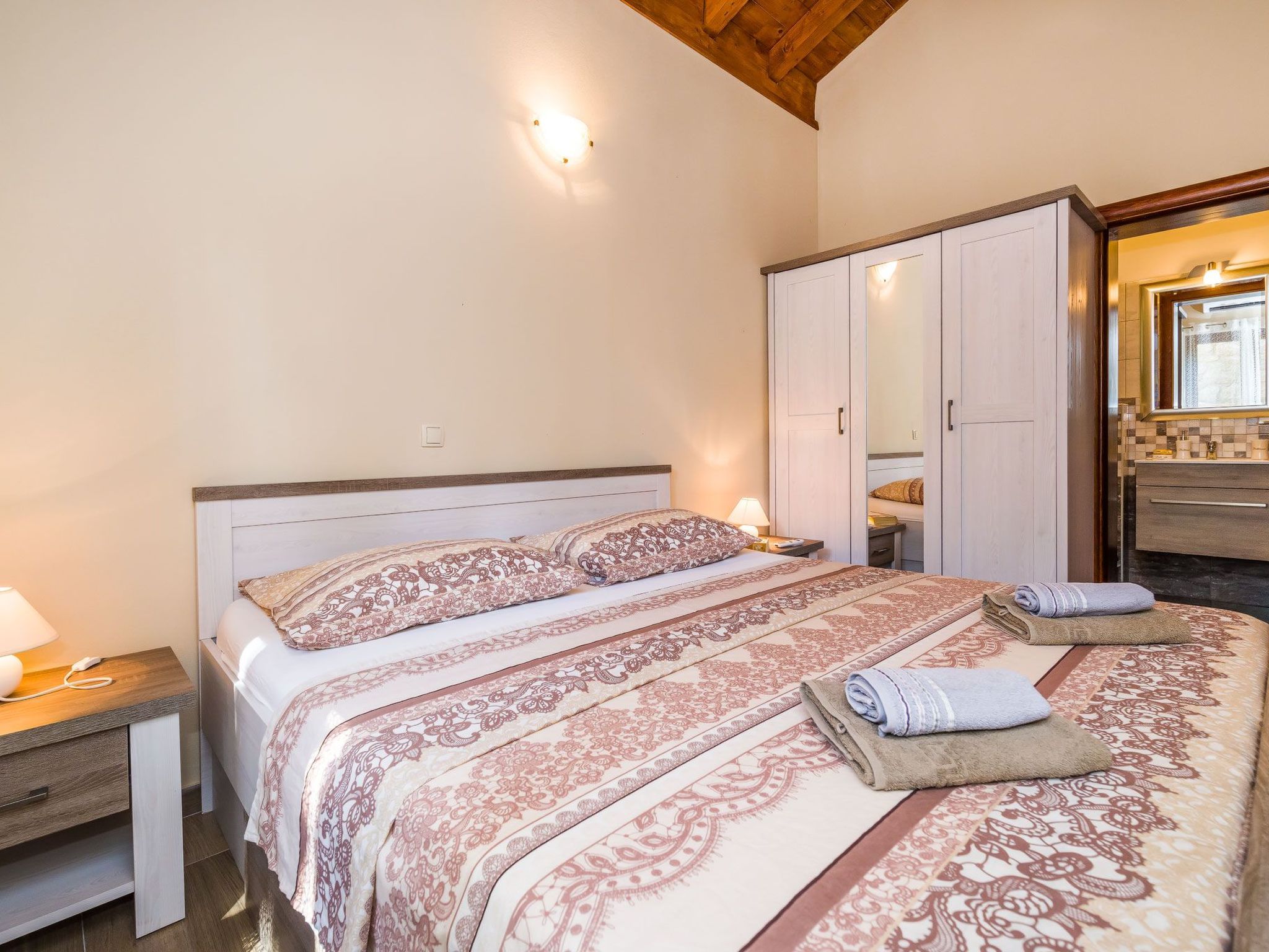 Ferienvilla Roko mit beheiztem Pool-Binnen