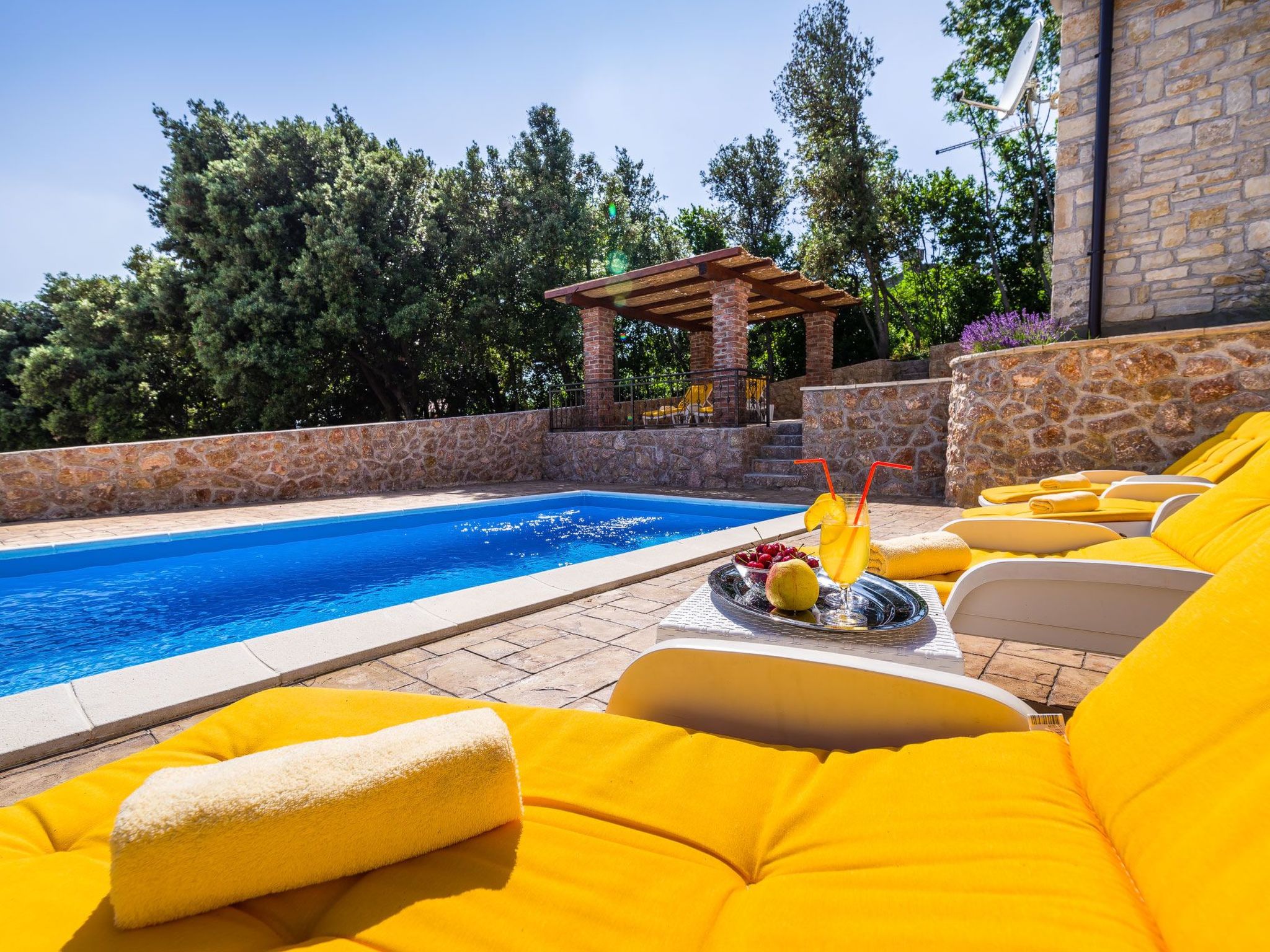 Ferienvilla Roko mit beheiztem Pool-Binnen