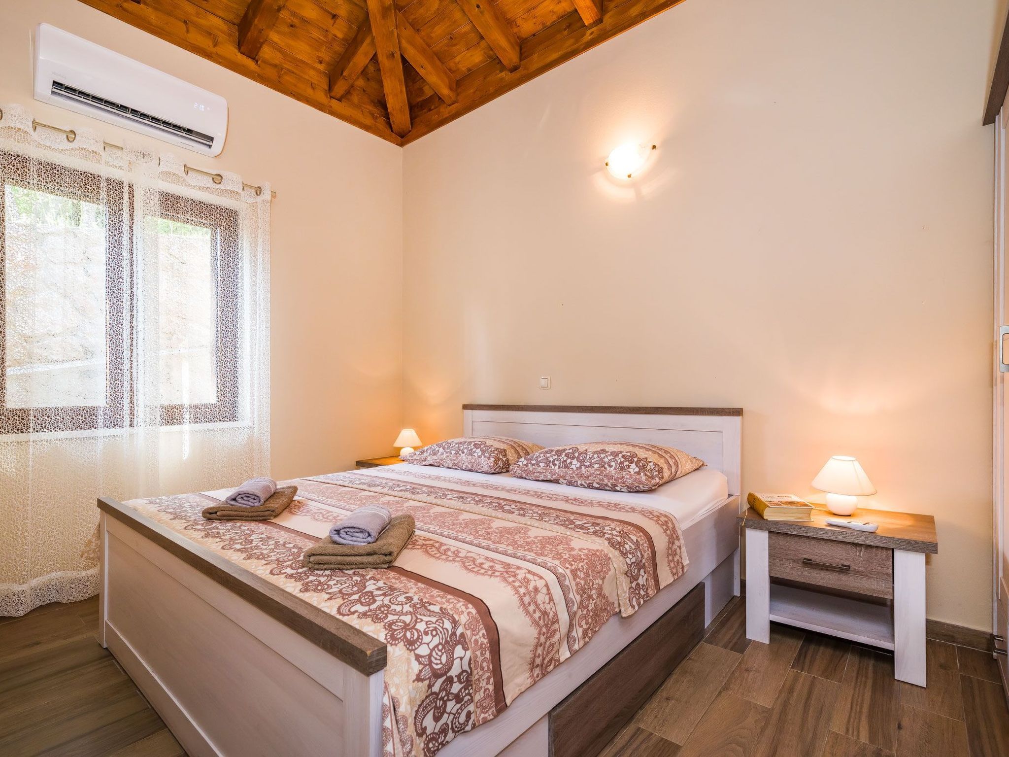 Ferienvilla Roko mit beheiztem Pool-Binnen