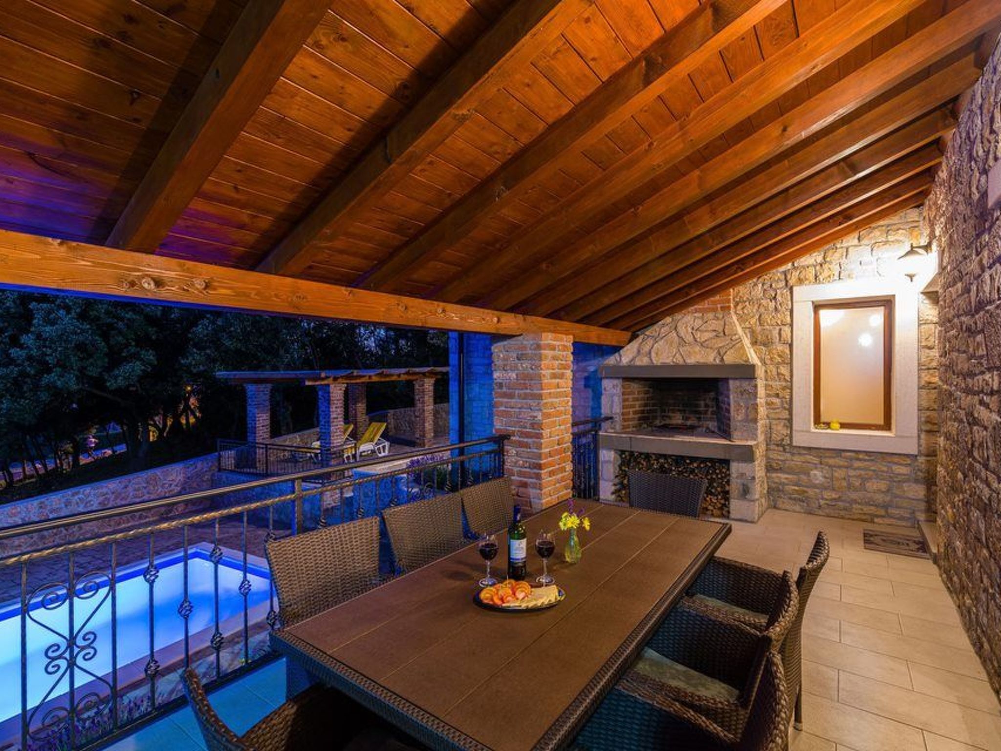 Ferienvilla Roko mit beheiztem Pool-Binnen