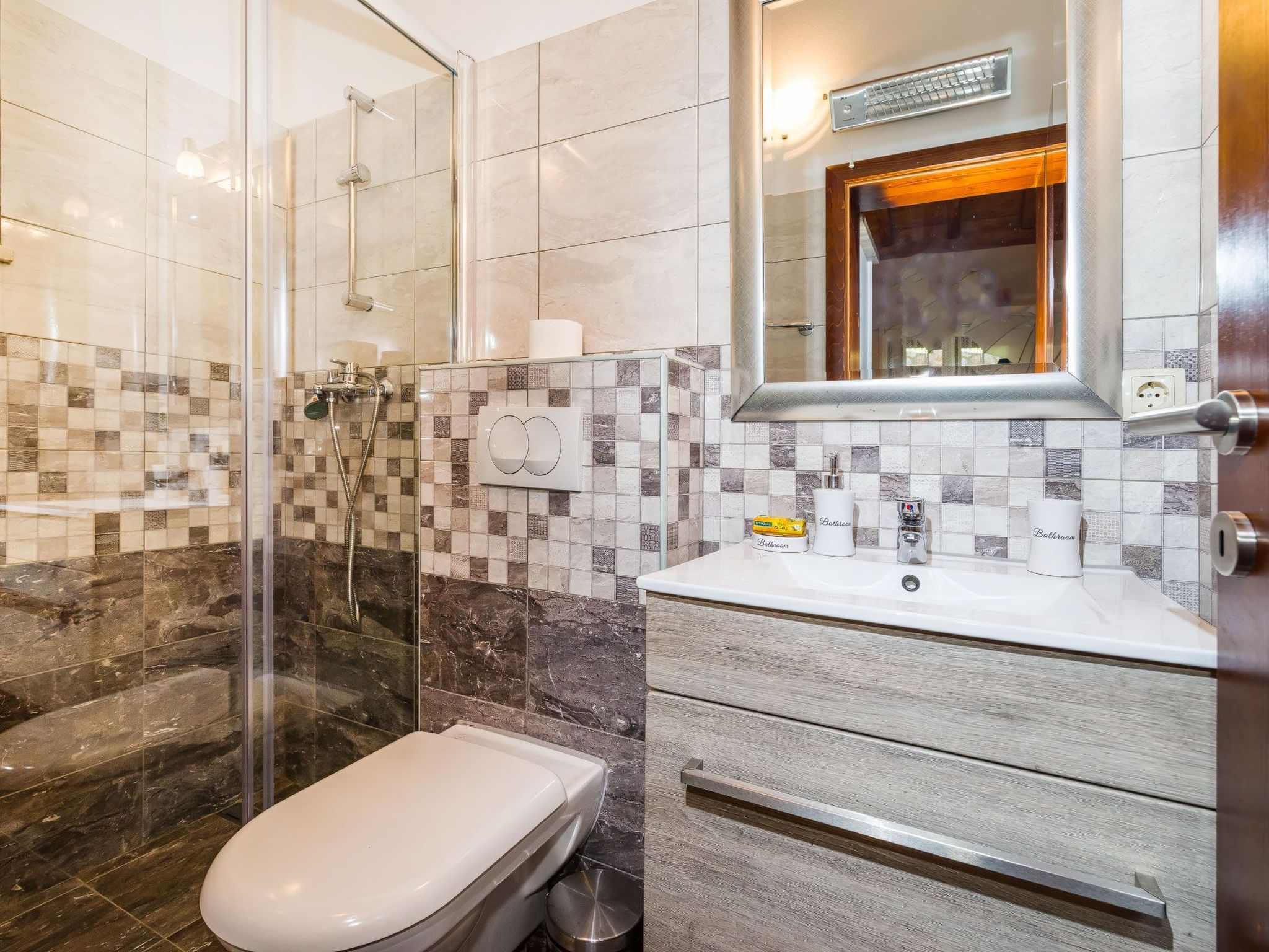 Ferienvilla Roko mit beheiztem Pool-Binnen