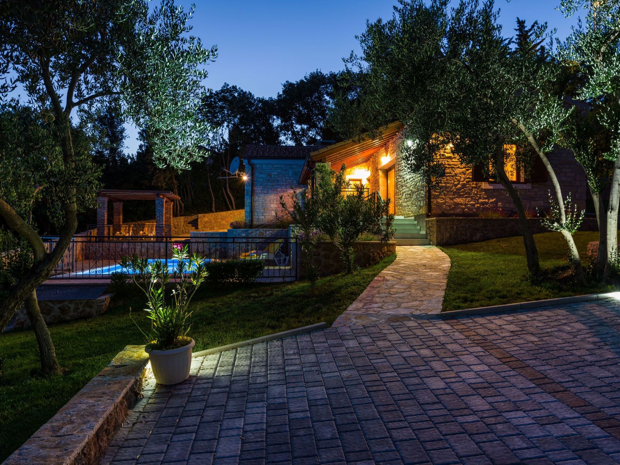 Ferienvilla Roko mit beheiztem Pool-Binnen