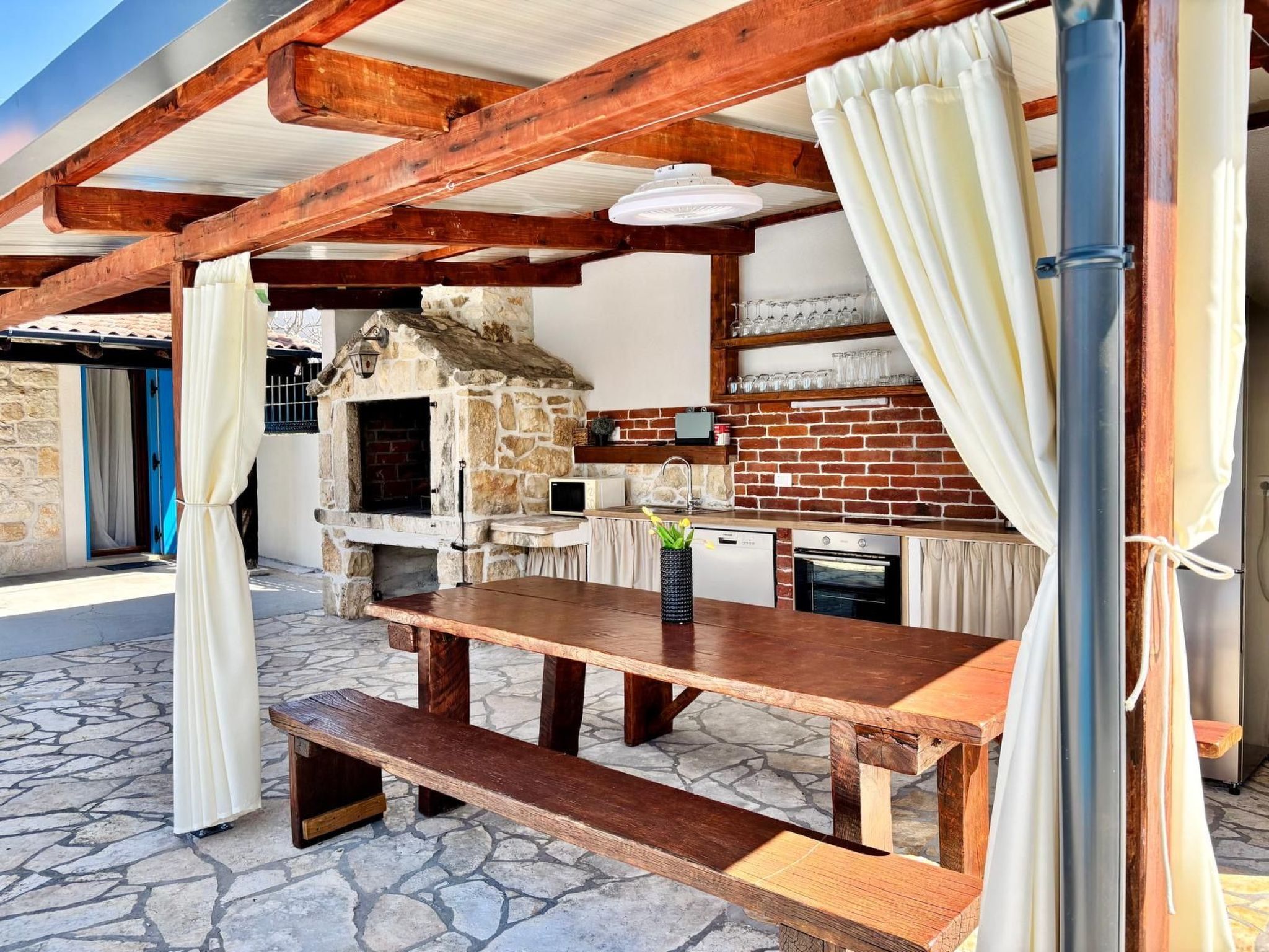 In Posedarje mit großem Garten-Image-tags.info