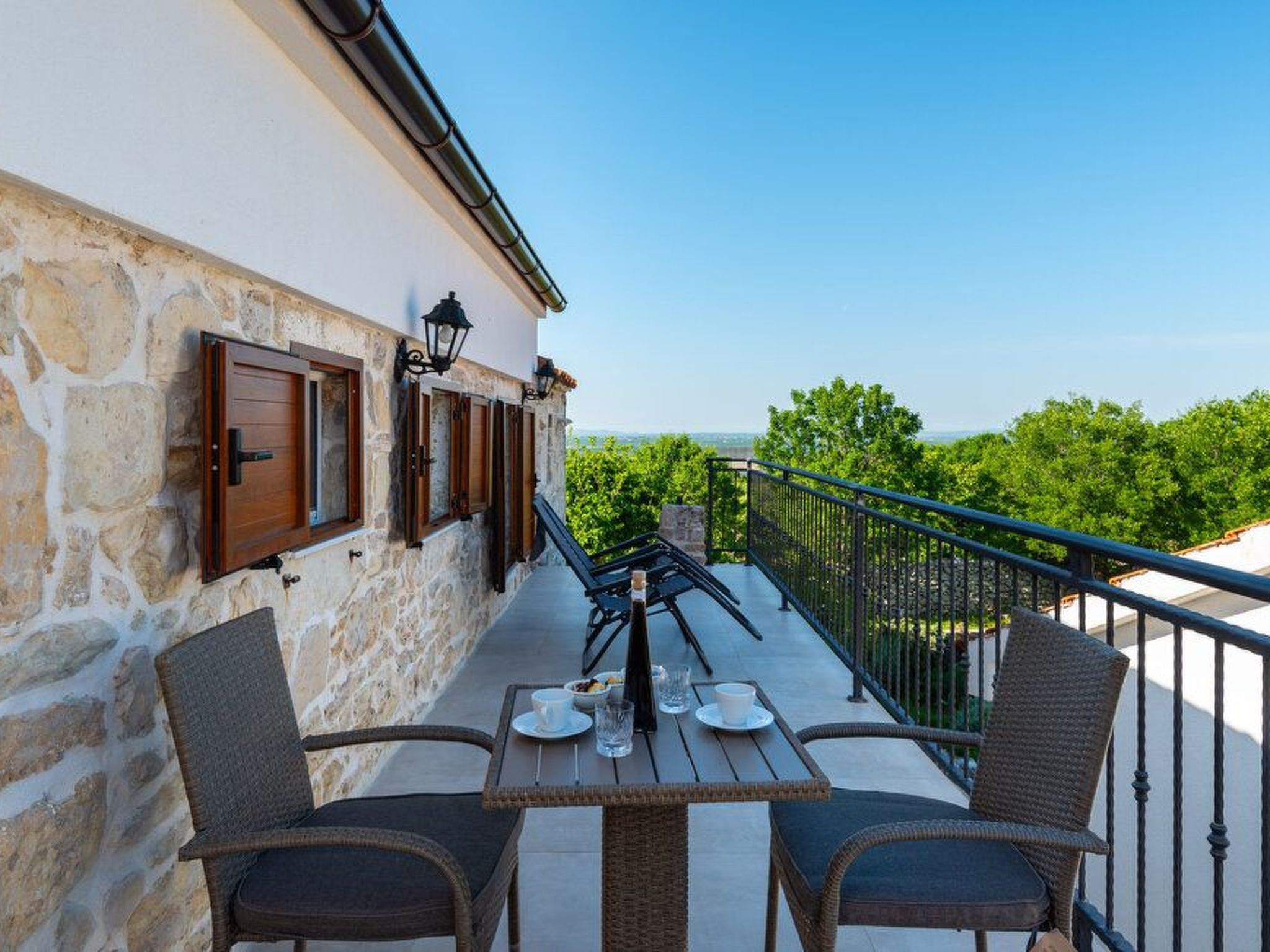 Mit Jacuzzi-TA Leut Agency-Binnen