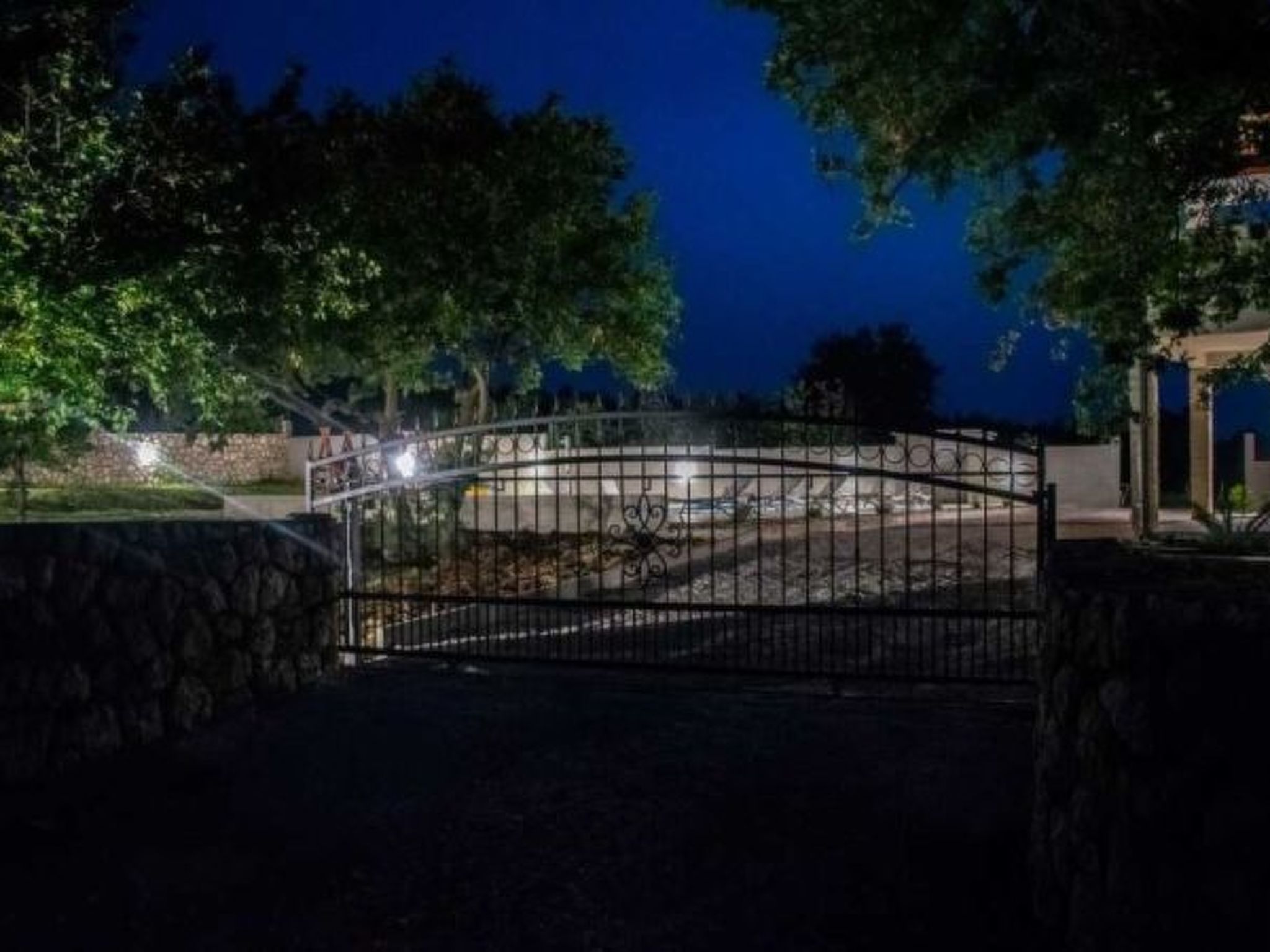 Zen Garden Villa with heated pool - Image-tags.info