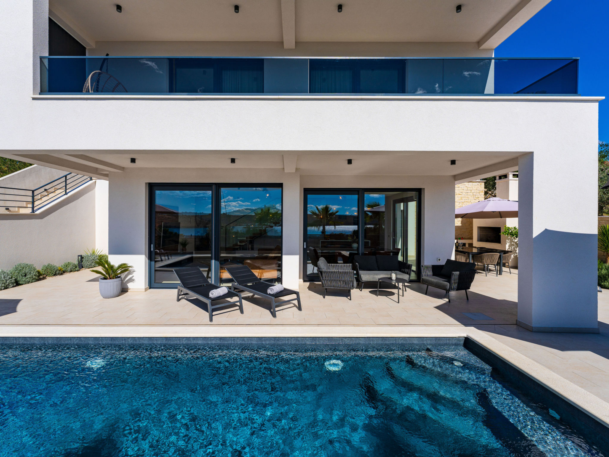 Villa S.
