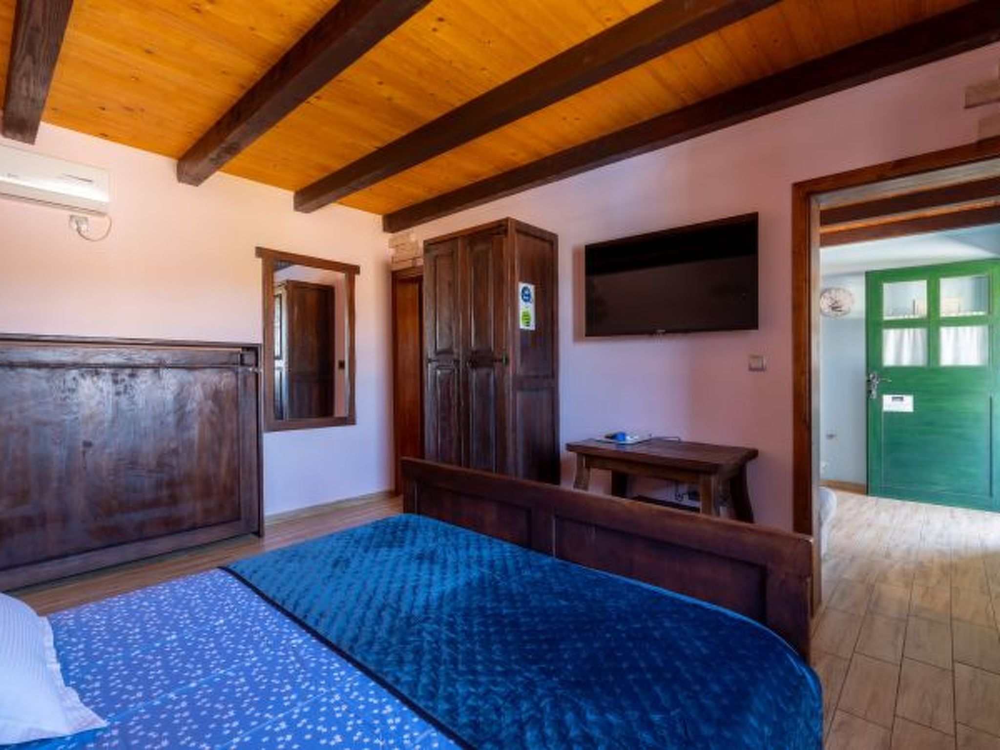 Stone villa Tea with pool - Image-tags.info