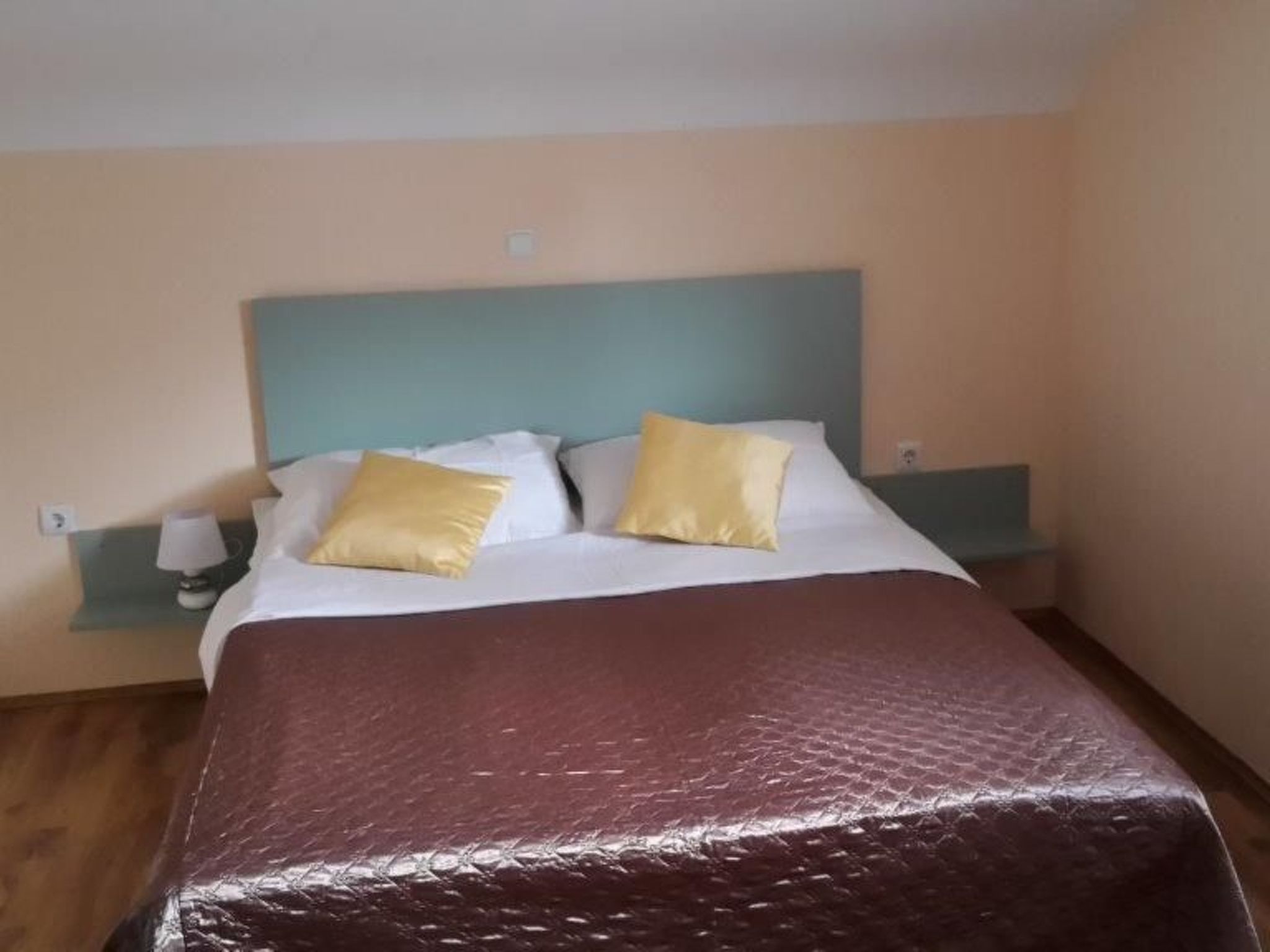 Für fünf Personen mit Balkon-Binnen