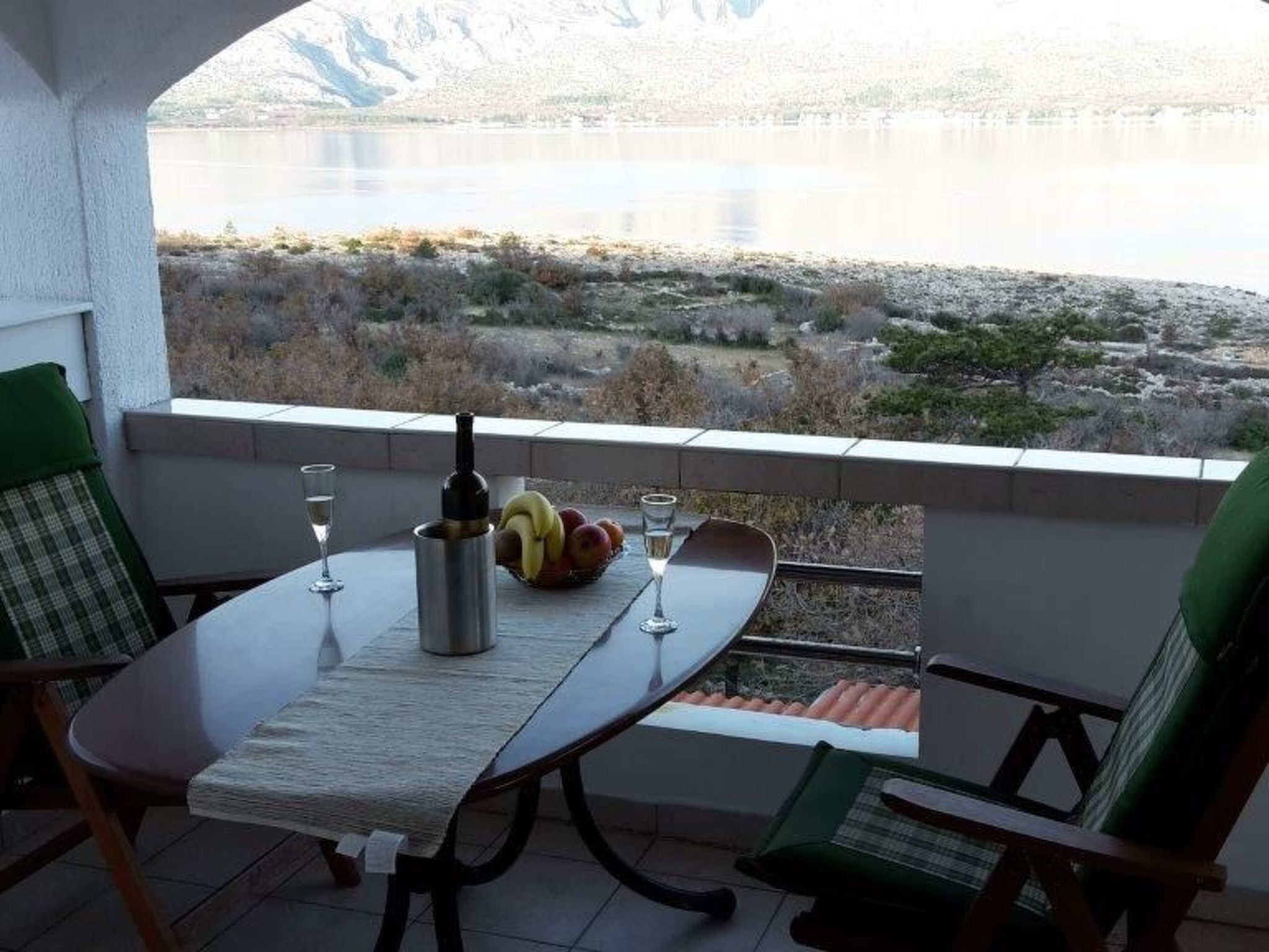 Für fünf Personen mit Balkon-Binnen