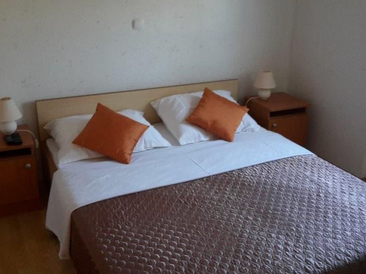 Für Vier Personen Mit Terrasse - Starigrad
