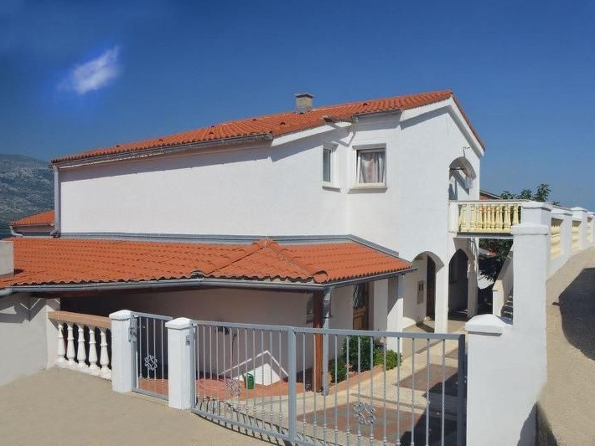 Vakantiehuis met omheinde tuin in Vinjerac (Kroatië) 1 hond is welkom