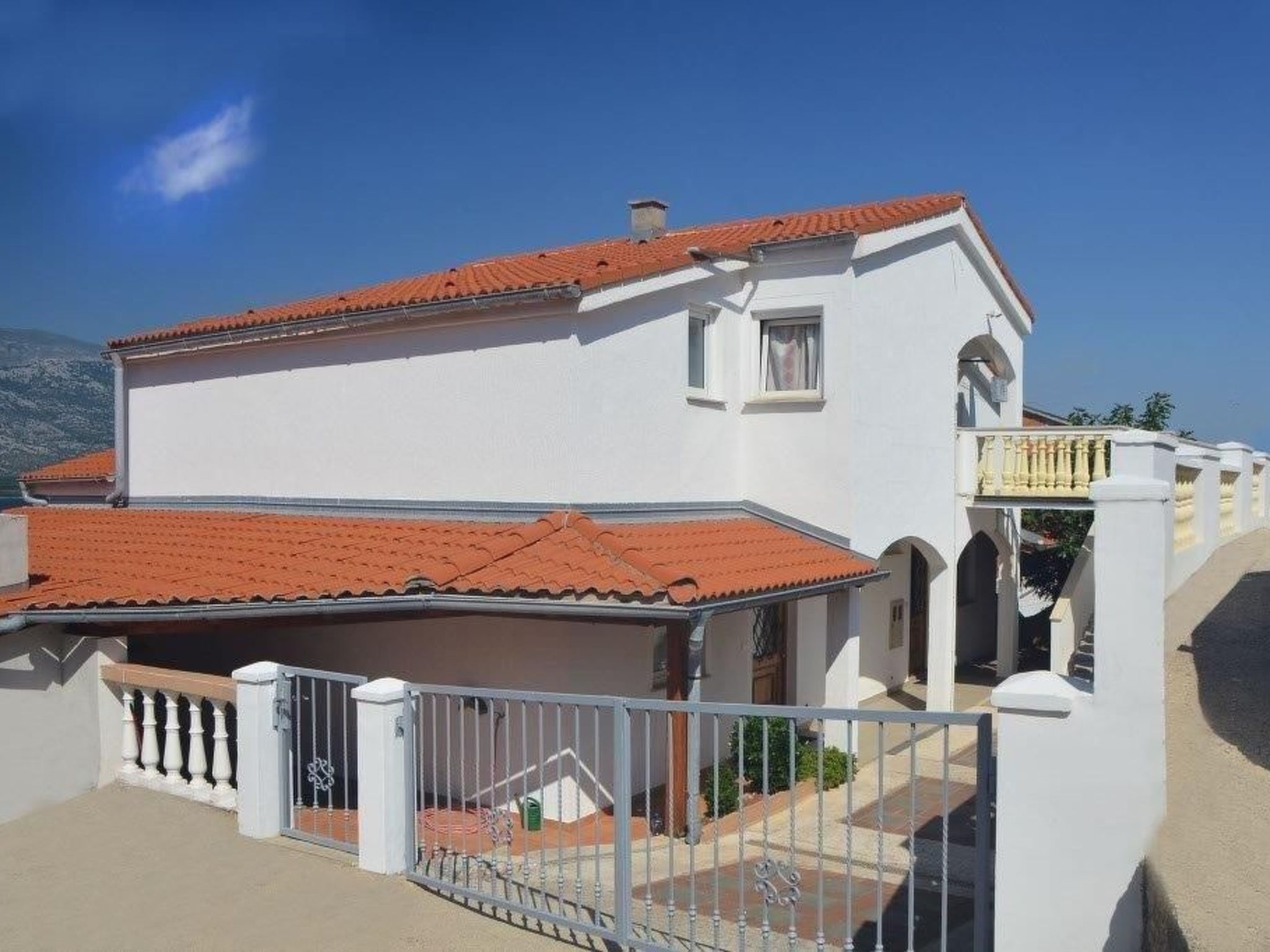 Vakantiehuis met omheinde tuin in Vinjerac (Kroatië) 1 hond is welkom