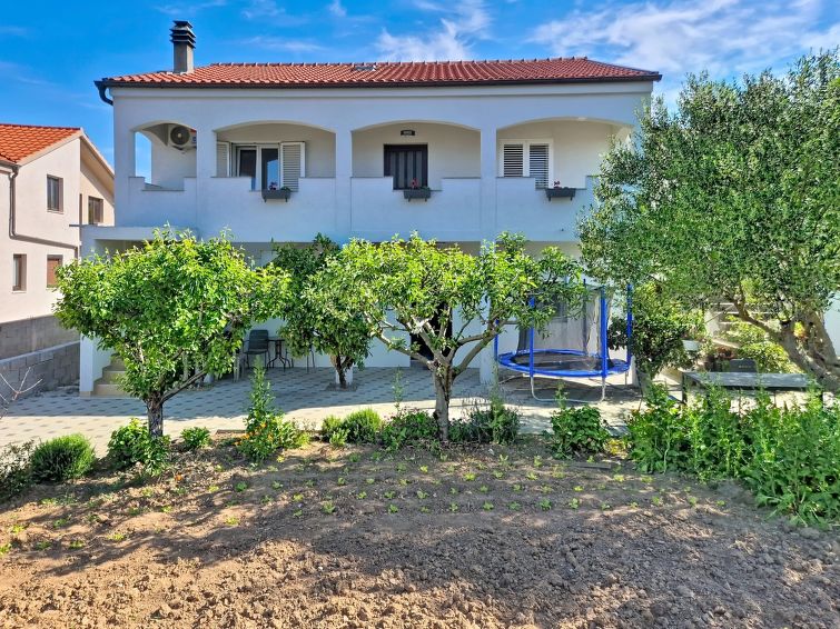 Appartement met whirlpool in Ražanac voor 4 personen in Ražanac