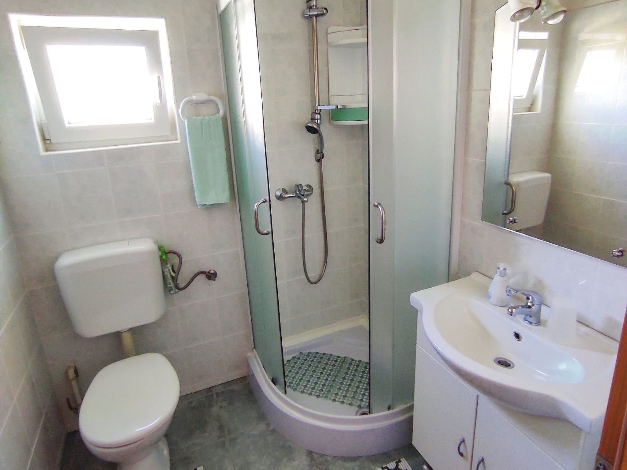 Appartement mit Balkon-Drinnen