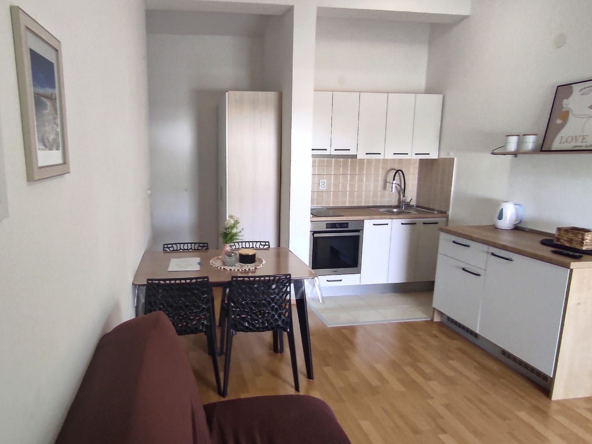 Appartement mit Balkon-Drinnen