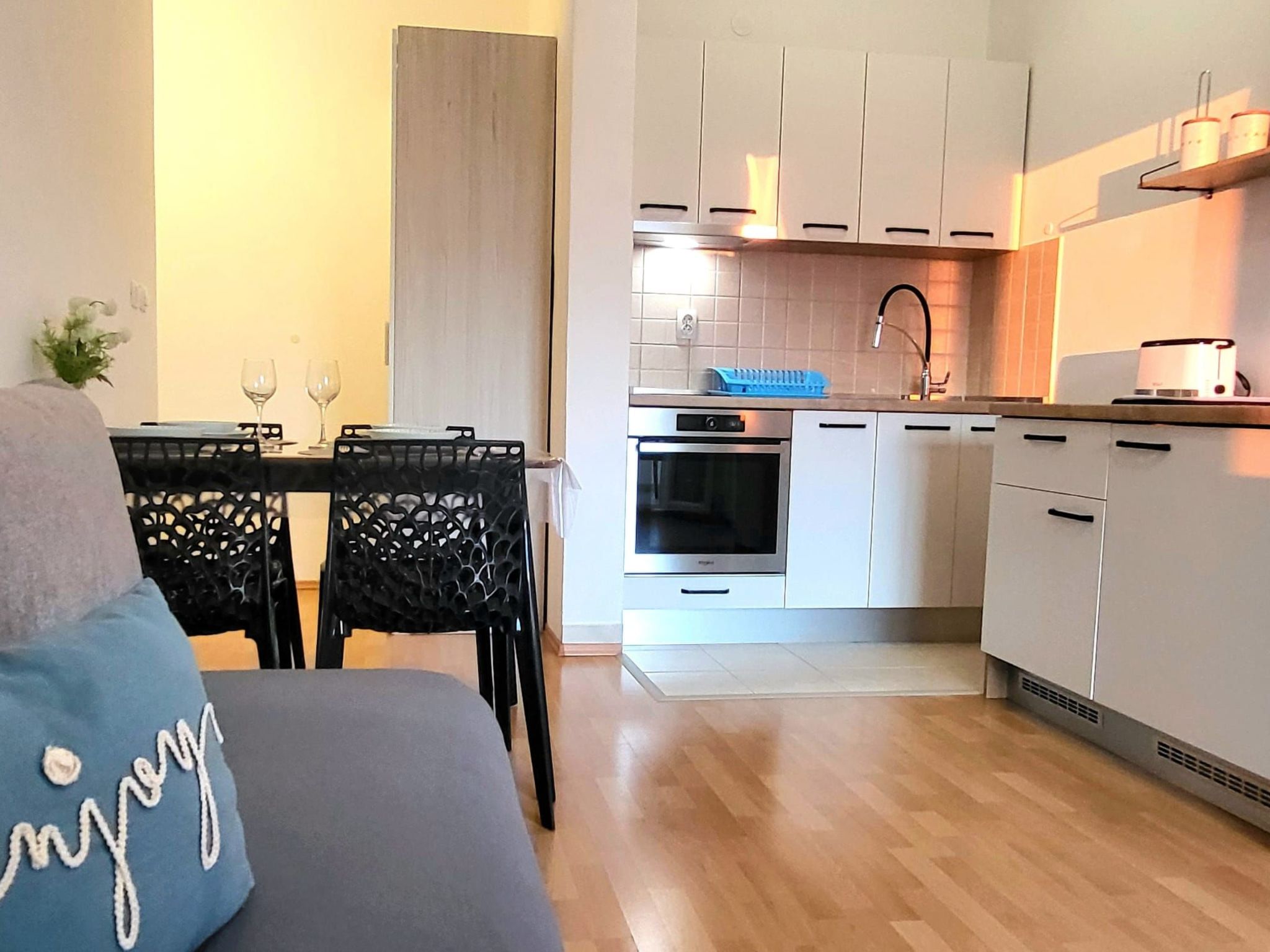 Appartement mit Balkon-Image-tags.info