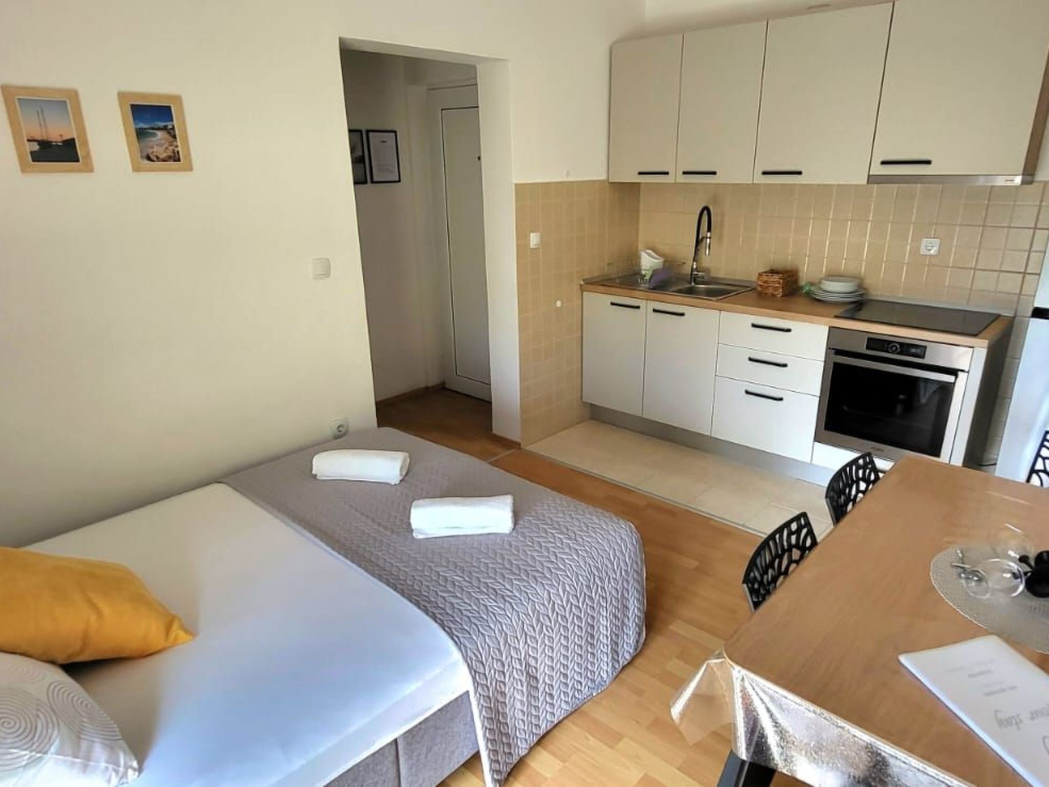 Appartement mit Balkon-Image-tags.info