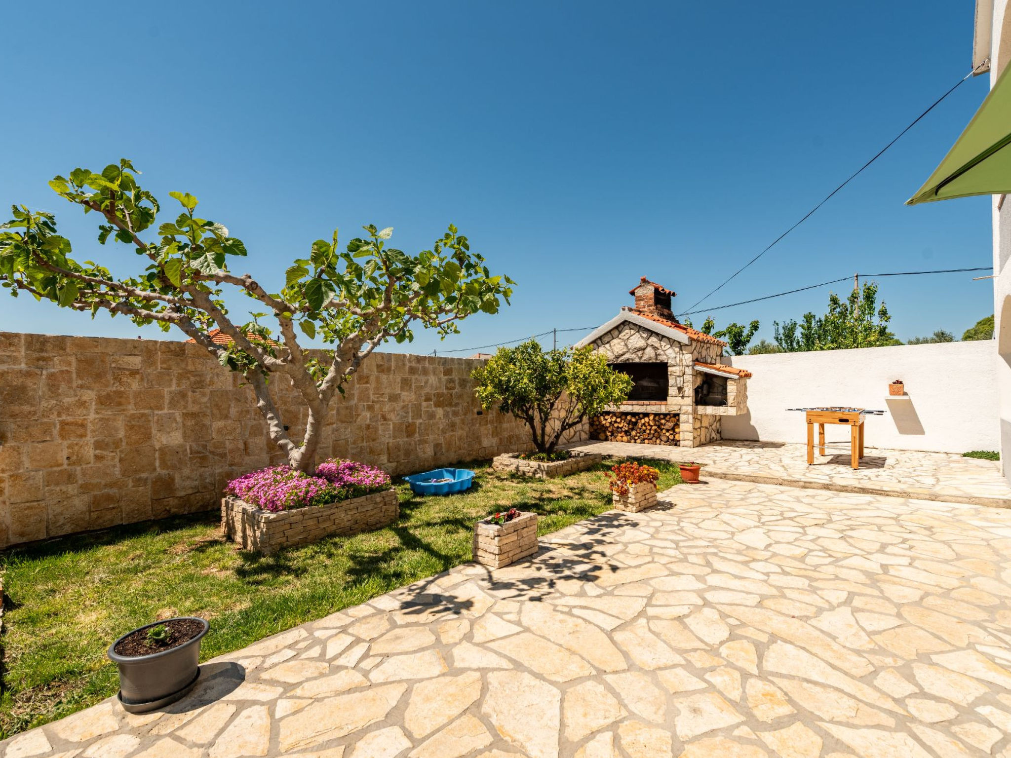 Villa Ariane with pool - Buiten