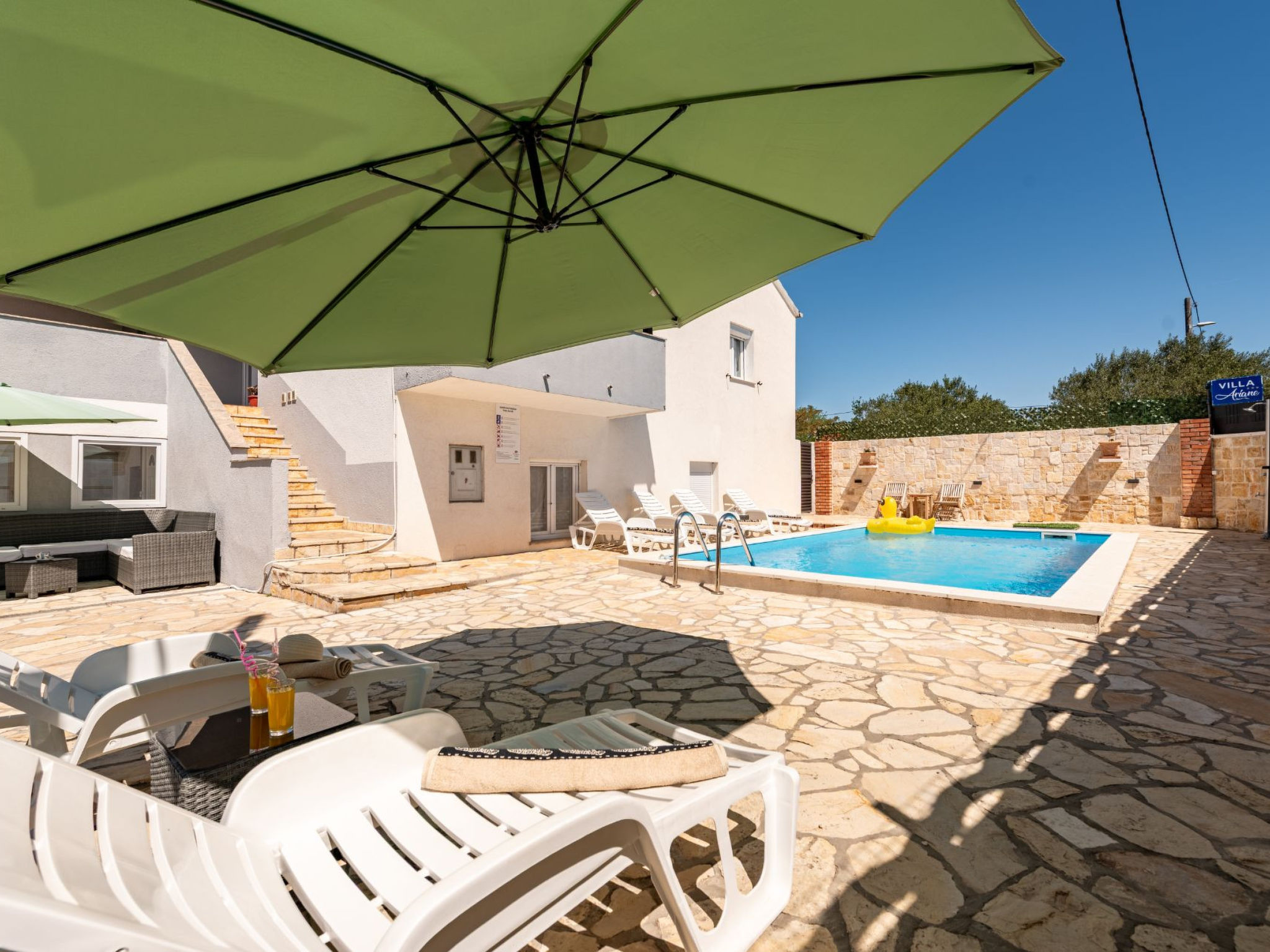 Villa Ariane with pool - Binnen