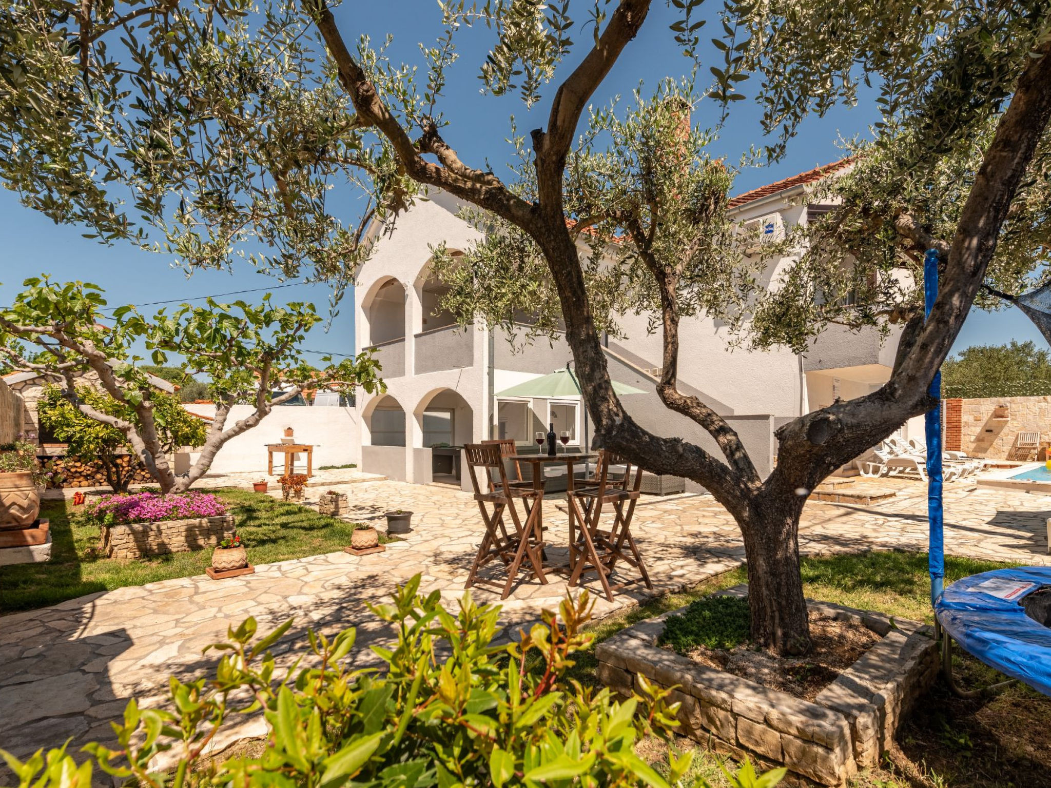 Villa Ariane with pool - Buiten