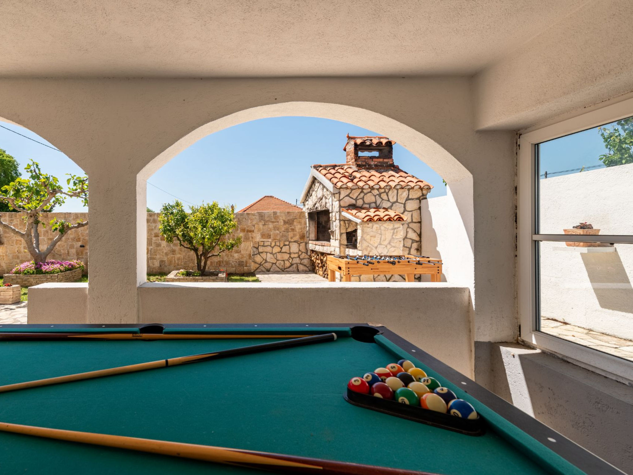 Villa Ariane with pool - Buiten