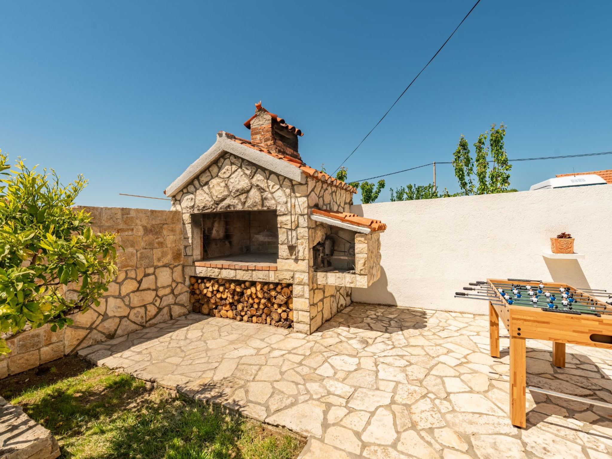Villa Ariane with pool - Buiten