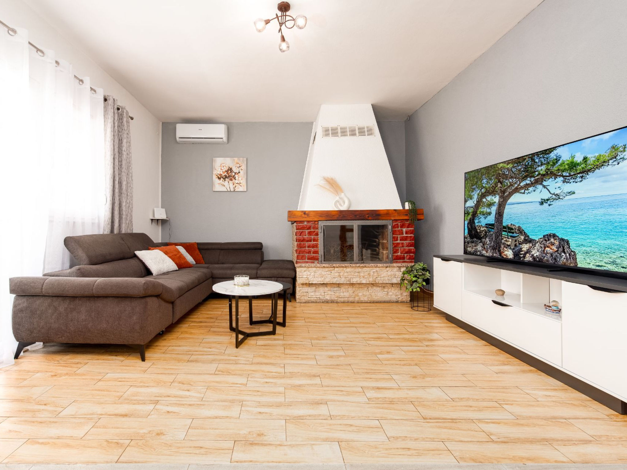 Villa Ariane with pool - Binnen