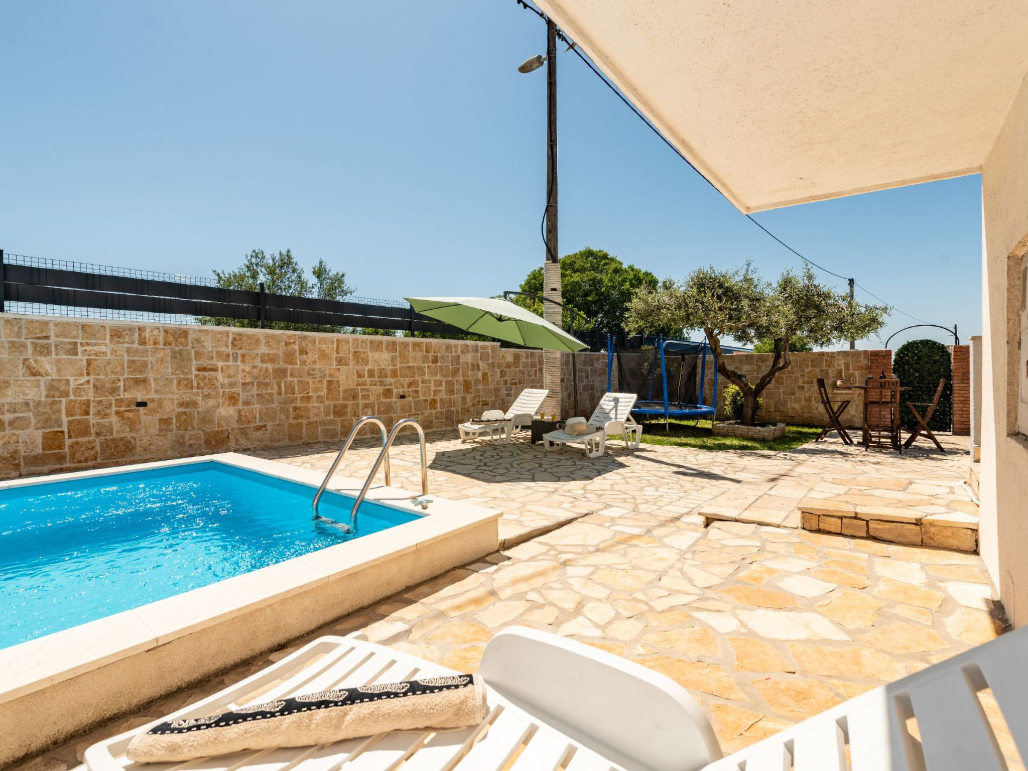 Villa Ariane with pool - Binnen