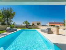 Villa Four Seasons Ljubac: Luxe & Zeezicht op 30 meter van het strand - thumbnail 3