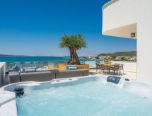 Villa Four Seasons Ljubac: Luxe & Zeezicht op 30 meter van het strand - thumbnail 6