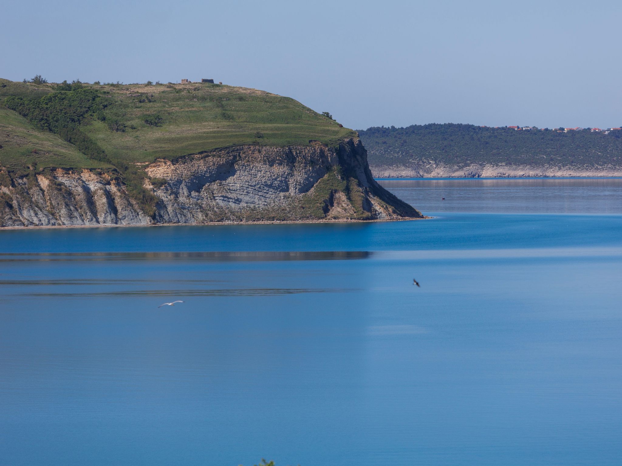 "Zara" mit Blick auf das Wasser-Drinnen