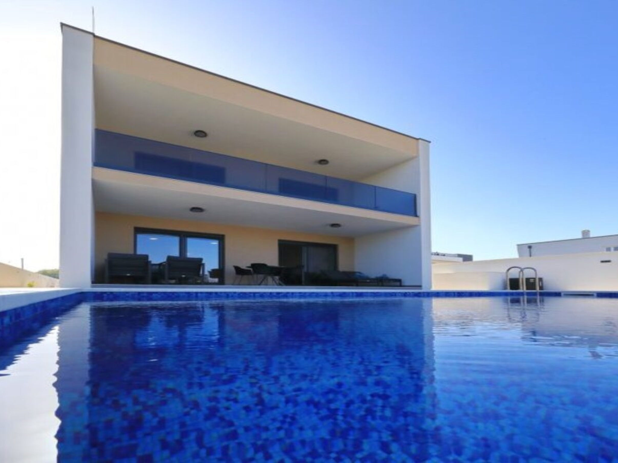  — House (4 of 35)